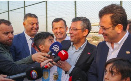 Özel ve İmamoğlu, Osmaniye'de çocuklarla maç yaptı