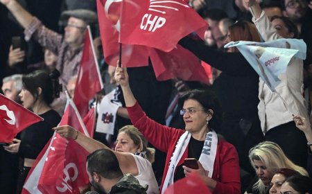 CHP Menemen’de aday bolluğu: Adaylar sahneye çıktı