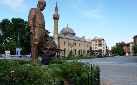 Asırlık Caddenin Adından Rahatsız Oldular