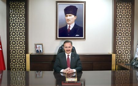 Başkan V. Dr. Kemal KIZILKAYA  Siirt Belediye Başkanı