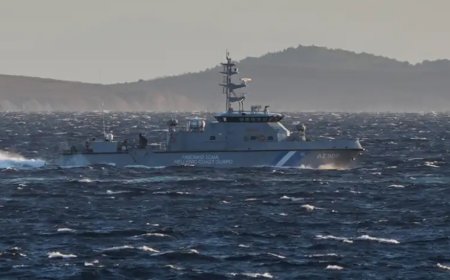 İstanbul'a giden yük gemisi Midilli açıklarında battı