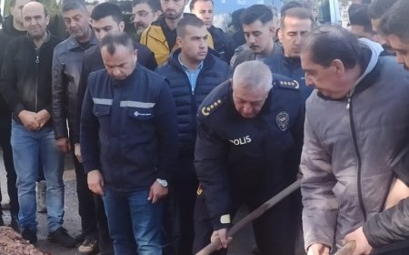 İzmir İl Emniyet Müdürü Celal Sel'in Acı Günü: Amcası Yaşar Sel Toprağa Verildi
