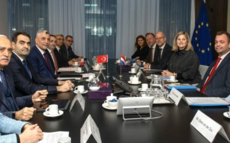 DÜNYA TÜRK İŞADAMLARININ KALBİ AMSTERDAM’DA ATTI