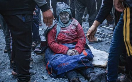 İsrail, Filistinli sivillerin zorla gönderildiği Gazze'nin güneyini vuruyor