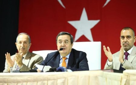 Başkan Batur'dan Açıklama: "Gücümü Partiden Alıyorum"