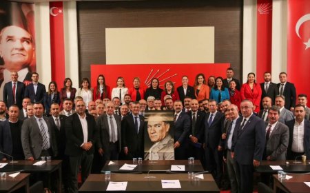 CHP İzmir'den Ankara Çıkarması: Genel Başkan Özel ile Görüştüler