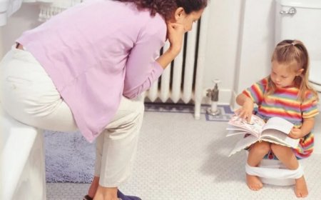 Çocuğunuzun Tuvalet Eğitimine Hazır Olduğunu Gösteren 7 İşaret
