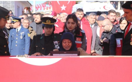 Şehit Oğluna Vedası Yürekleri Burktu