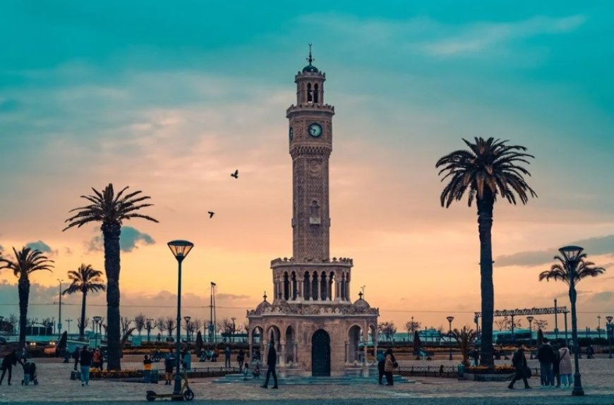 İzmir'de İthal Aday Tartışmaları Sürerken, CHP'de 8 Aday Adayı Görevi Üstleniyor