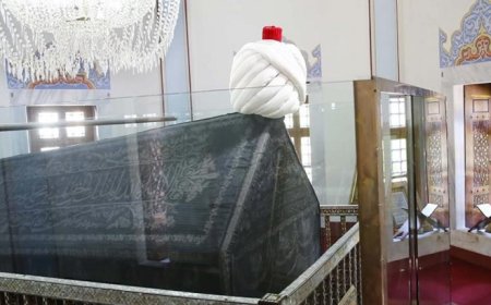 Hilafet Türkiye’nin uhdesindedir.