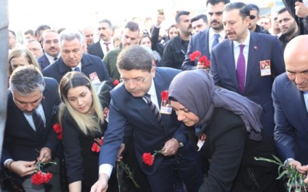 İzmir Adliyesi Şehit Polis Memuru FETHİ SEKİN ve Şehit Mübaşir MUSA CAN’ı unutmadı!