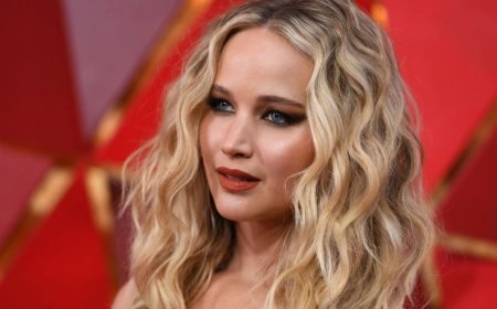 Jennifer Lawrence, Emma Stone'un Altın Küre kazanmasına mükemmel bir tepki verdi