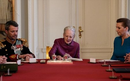 Danimarka'da taht Kral X. Frederik'in