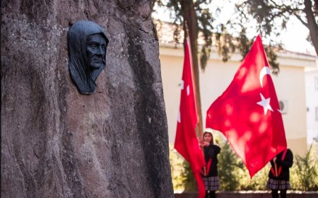 Zübeyde Hanım'ın 101. Ölüm Yıldönümü İzmir Karşıyaka'da Anıldı