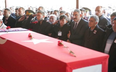 Herkes ölür, sadece şehitler ölmez!