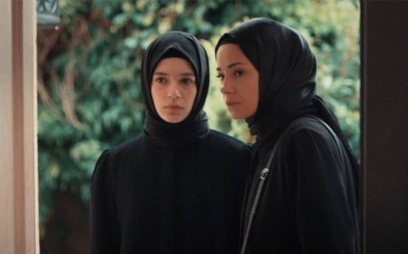 Kadıköy'de Kızıl Goncalar protestosu