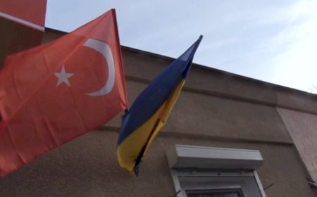 Bayrak indirildi ve çöpe atıldı!  Sayın Milletvekilleri neden tepki vermedi?