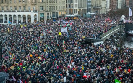 Aşırı sağa tepki: Hamburg'da on binler sokağa döküldü