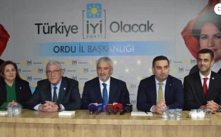 AKP'den İstifa Eden Belediye Başkanı İYİ Parti'ye Katıldı