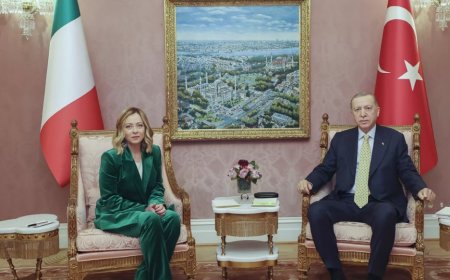 İstanbul'da Cumhurbaşkanı Erdoğan ile görüşen İtalya Başbakanı Meloni Kapalıçarşı'yı gezdi