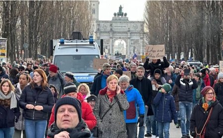 Almanya'da yüz binlerce kişi aşırı sağa karşı sokaklardaydı
