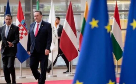 İsrailli bakan, ‘iki devletli çözüm’ konulu AB Dışişleri Bakanları toplantısında ‘Gazze’ye yapay ada’ videosu gösterdi