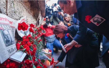 Gazeteci Uğur Mumcu, suikast sonucu öldürülmesinin 31. yılında Ankara'da evinin önünde anıldı