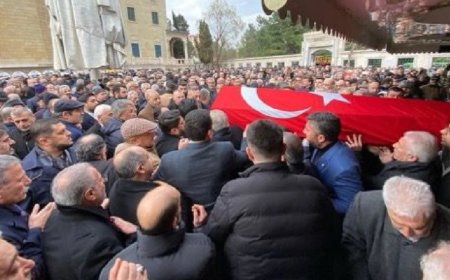 Cenazede birleşen ülkücüler...