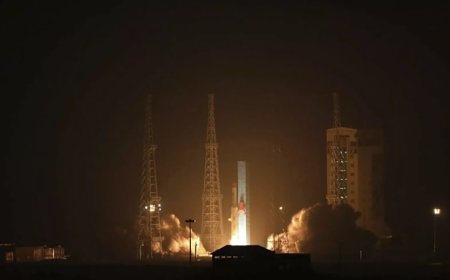 İran geliştirdiği yerli roketiyle uzaya aynı anda 3 uydu fırlattı