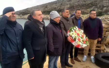 İzmir'de batan tank çıkarma gemisindeki şehitler için tören