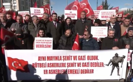 Er gaziler ve şehit er yakınları bakanlık önünde eylem yaptı