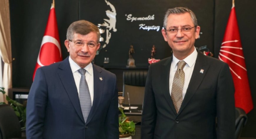 ÖZGÜR ÖZEL VE AHMET DAVUTOĞLU TBMM’DE BİR ARAYA GELDİ