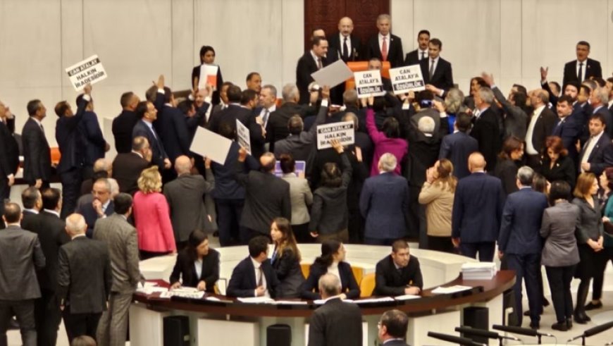 TBMM’de Can Atalay’ın vekilliği protestolar eşliğinde düşürüldü: Şimdi ne olacak?
