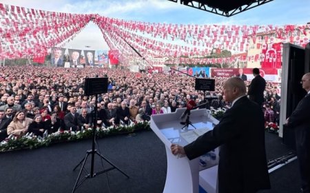 Anayasa Mahkemesi’ni “Türkiye’nin karşısındaki mihrak” olarak niteleyen Bahçeli yeni anayasa çağrısını tekrarladı