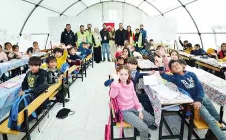 Türk Eğitim Derneği, depremde anne babalarını kaybeden öğrencilere umut olmaya devam ediyor