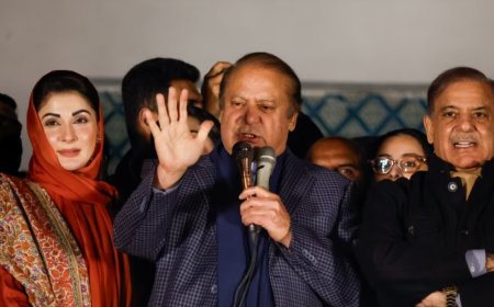 Pakistan'ın eski başbakanı Navaz Şerif genel seçimleri kazandığını ilan etti, koalisyon arayışına başladı