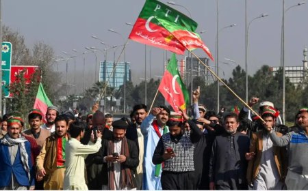 Pakistan: İmran Han yanlıları seçimi önde tamamladı