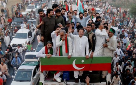 İmran Han’ın protesto çağrısı karşılık buldu: Halk caddelere indi