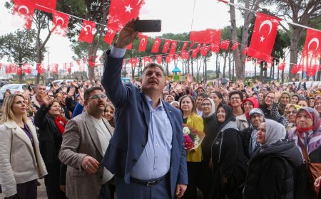 Cumhur İttifakı Belediye Başkan Adayı Sadık Doğruer, Bergamalı Kadınlarla Kahvaltıda Buluştu