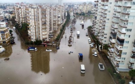 Antalya’da sağanak sonrası su baskınları: Bir kişi hayatını kaybetti