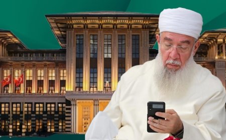 Eli dumanlı, kalbi imanlı Menzil Şeyhi'nin sigarası tartışılıyor!