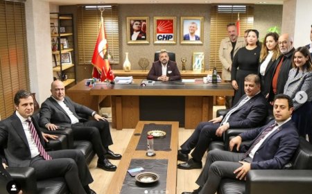 İzmir CHP'de Çatlayan Kale Duvarları: Liste krizi mi, yoksa derinlerdeki iktidar savaşı mı?