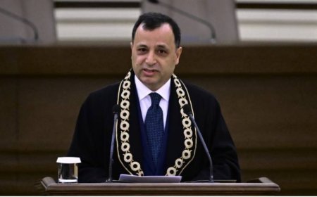 Arslan Koç Üniversitesi'nde "Anayasal yorum" üzerine konuştu