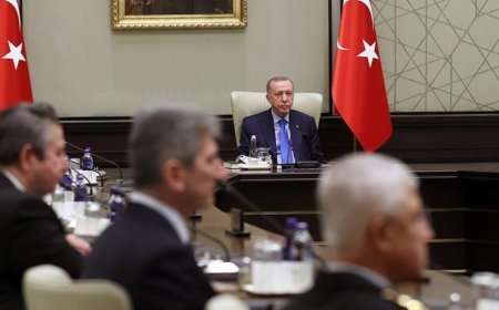 Türkiye'nin 'Gizli Anayasası' Güncelleniyor: 'Kırmızı Kitap' Yenileniyor