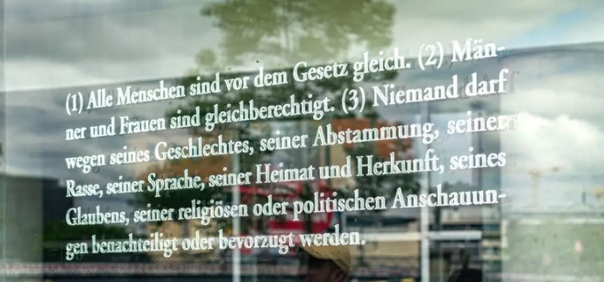 Almanya "ırk" kelimesini Anayasa'dan çıkarmaktan vazgeçti