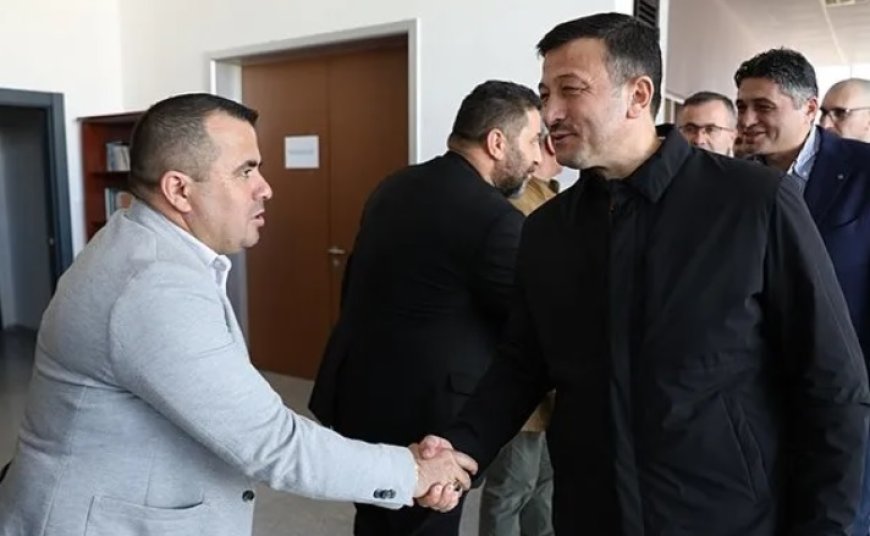 Hamza Dağ, İzmir'de Seçim Çalışmalarını Aliağa ve Yeni Foça'da Sürdürdü