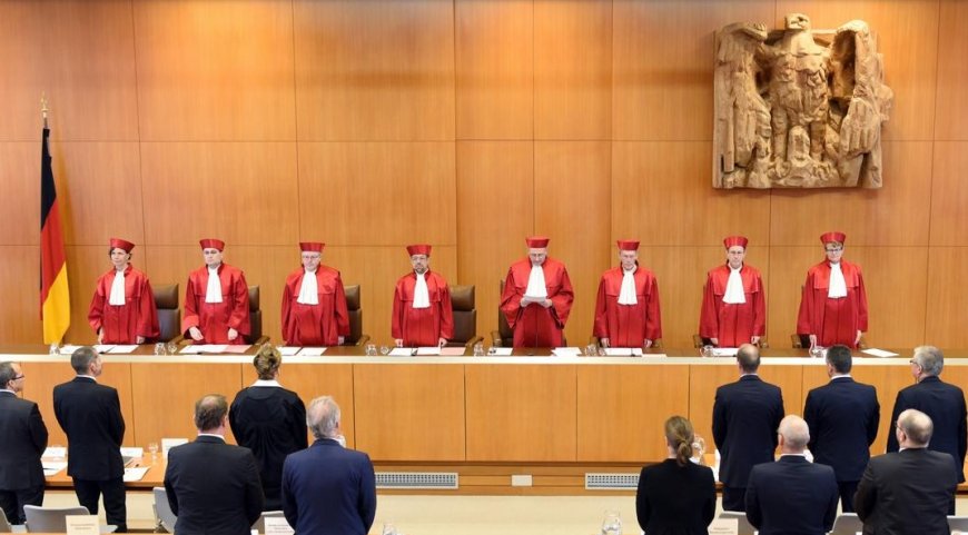 Steinmeier: AYM bağımsızlığı saldırılara karşı korunmalı