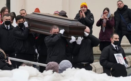 Rus muhalif lider Navalni'nin cenaze töreni yoğun güvenlik önlemleri altında yapıldı