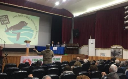 Foça’da “Deniz ve Kıyı Kirliliği” paneli düzenlendi