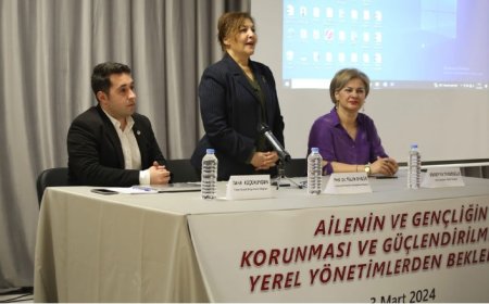 Cumhuriyet Kadınları Derneği Ailenin ve Gençliğin Korunması Paneli gerçekleştirdi